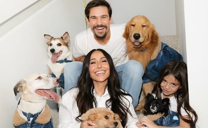 Sabrina Sato vai comandar “Dog House Brasil?