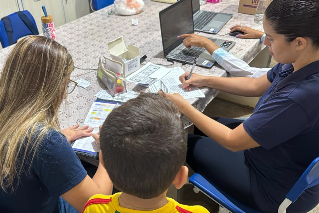Saúde imuniza 140 crianças contra influenza e reforça medidas de prevenção no ambiente escolar