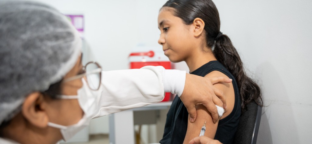 Jovens de 15 a 19 anos podem se vacinar contra o HPV até dezembro