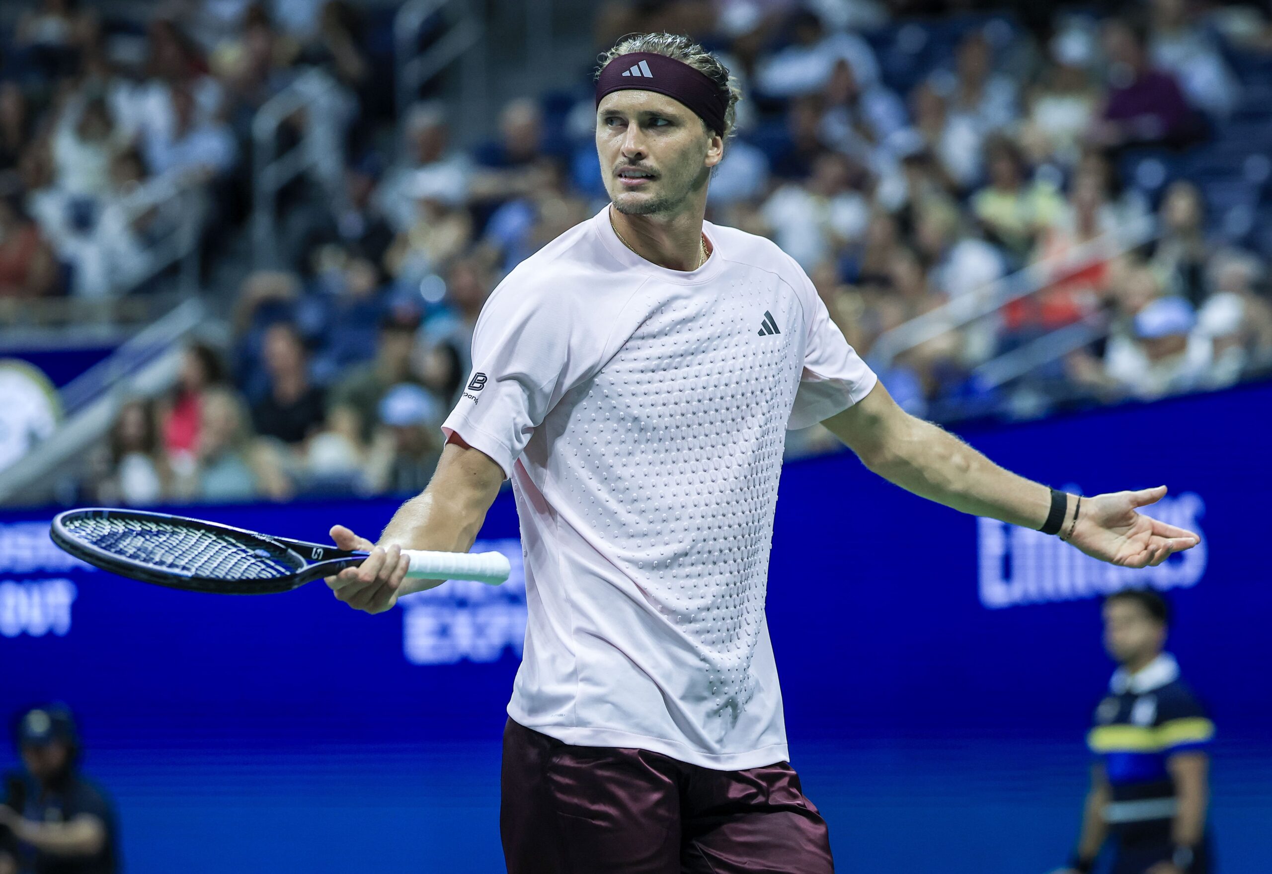 Preços para a meia-final Zverev vs. Khachanov caem 89% e há bilhetes a 20 euros
