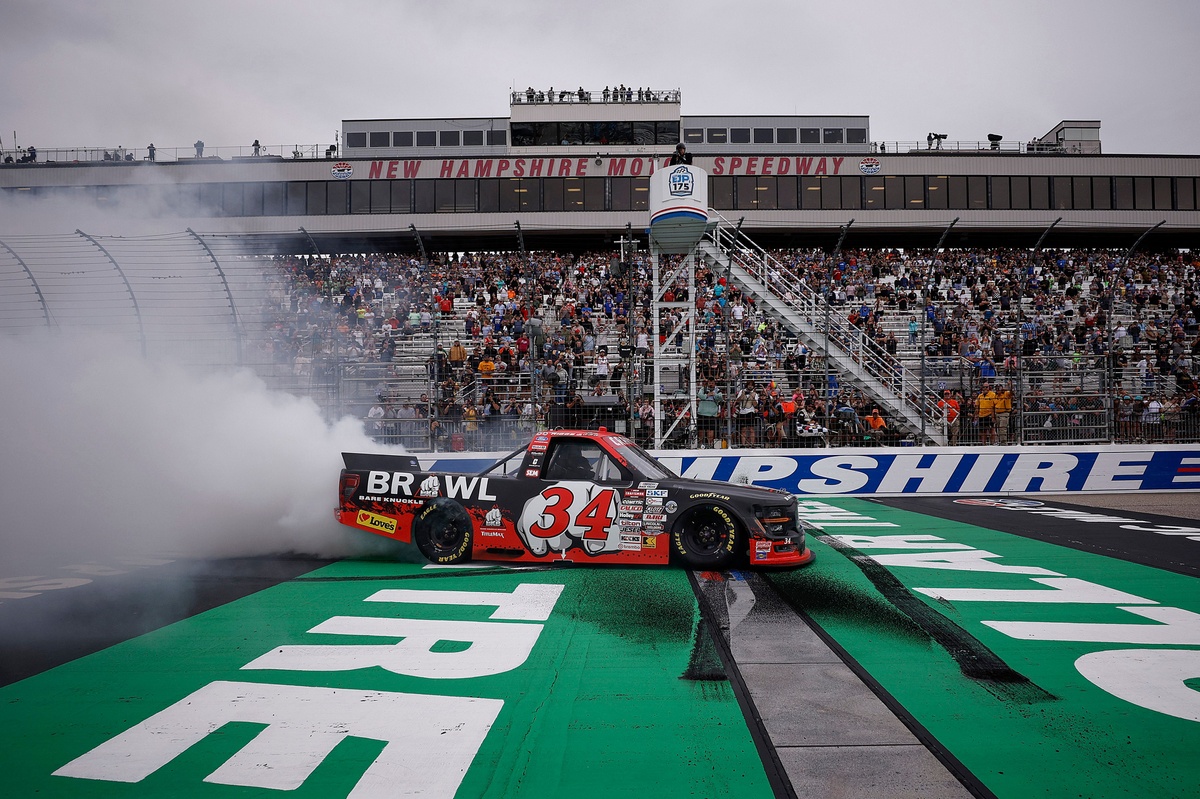 NASCAR Truck: Riggs supera Smith na prorrogação de New Hampshire; Ankrum fica com última vaga do Chase