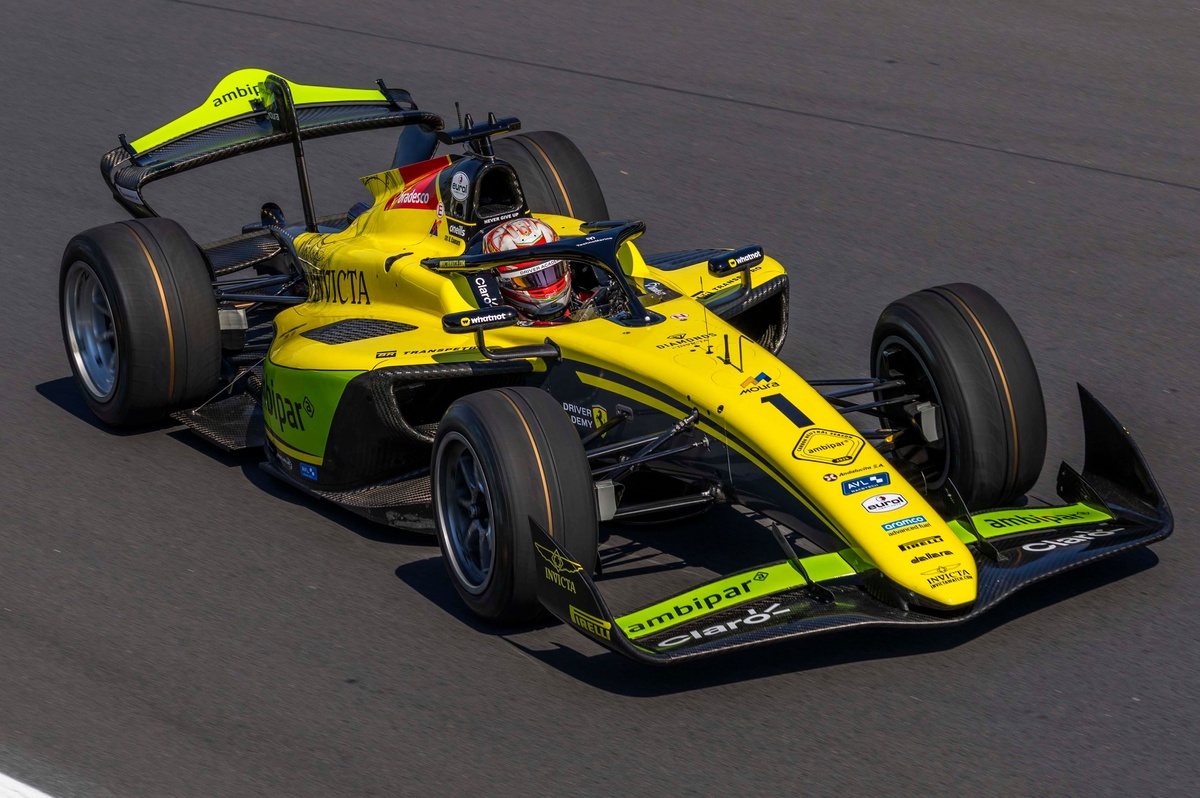 Rafael Câmara busca liderança da F2 em estreia no Madring