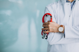 Equiparação hospitalar: clínicas e serviços de saúde também podem pagar menos impostos