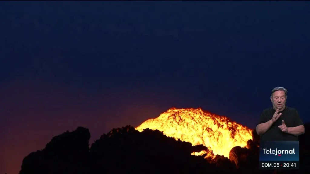 Etna em erupção. Espaço aéreo na Sicília parcialmente fechado