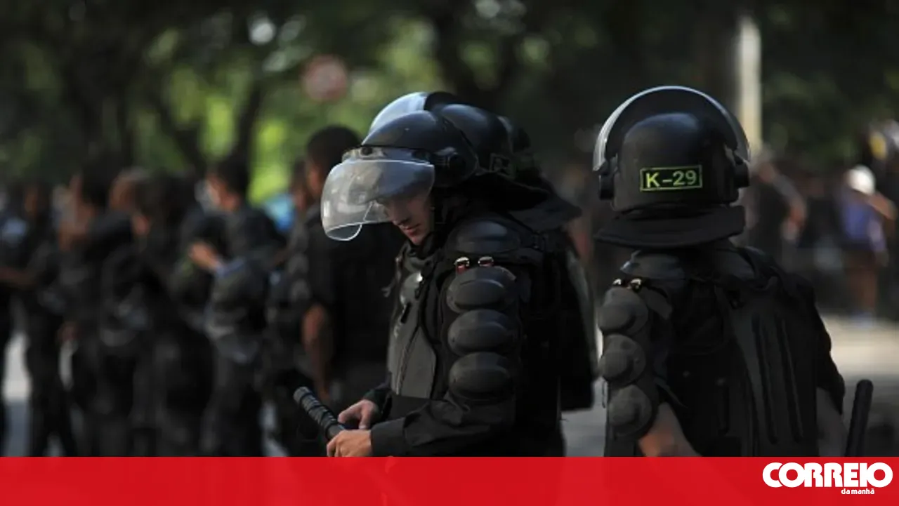 Polícia militar e quatro suspeitos morrem em perseguição com tiroteio no Rio de Janeiro