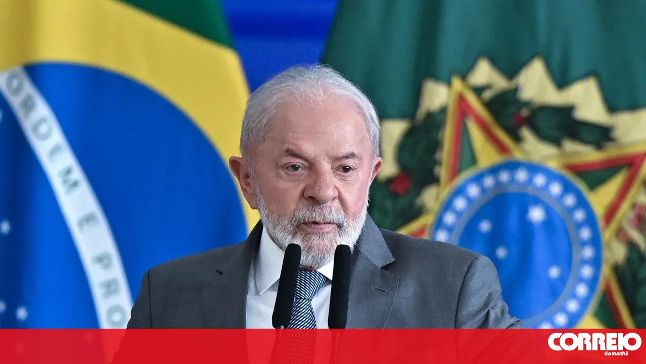 Lula amplia vantagem na corrida para as presidenciais de outubro