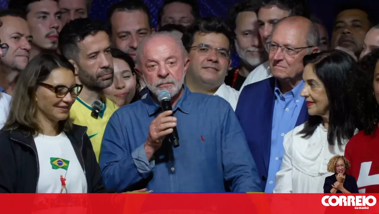 'Onda vermelha' varre o Brasil e garante reeleição de Lula