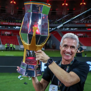 Grêmio demite Luís Castro após sequência ruim do Brasileirão; Felipão assume interinamente