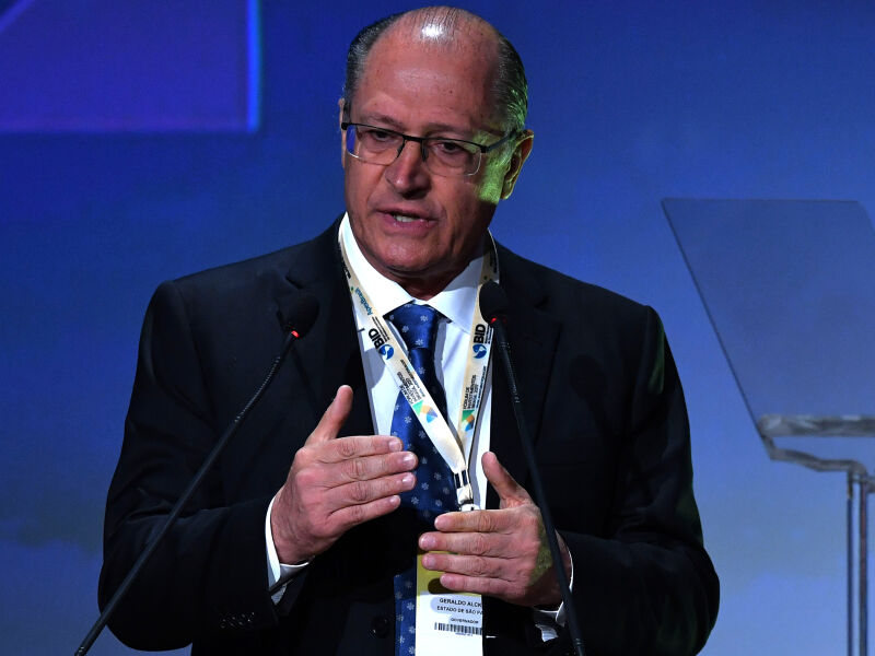 Alckmin manifesta apoio a João Campos após denúncia de estrutura de ataques nas redes
