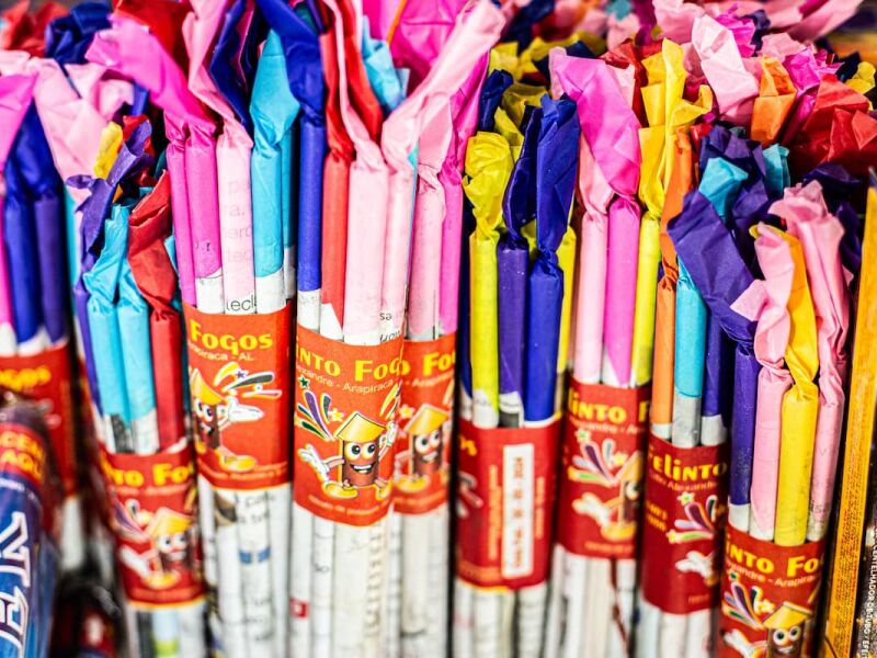 Os limites da lei para uso de fogos de artifício na campanha. Saiba como denunciar irregularidades
