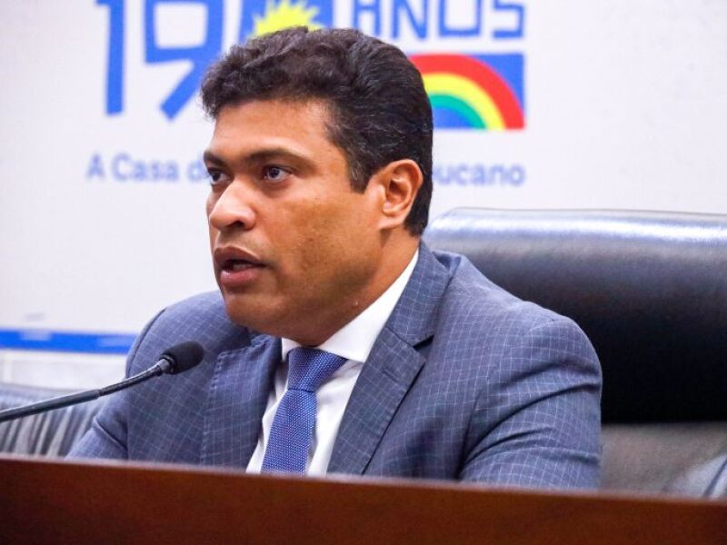 Joel da Harpa comemora aprovação da PEC da aponsentadoria especial para agentes de saúde