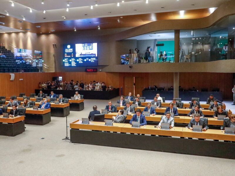 Às vésperas do prazo limite, deputados vivem expectativa por pagamento das emendas