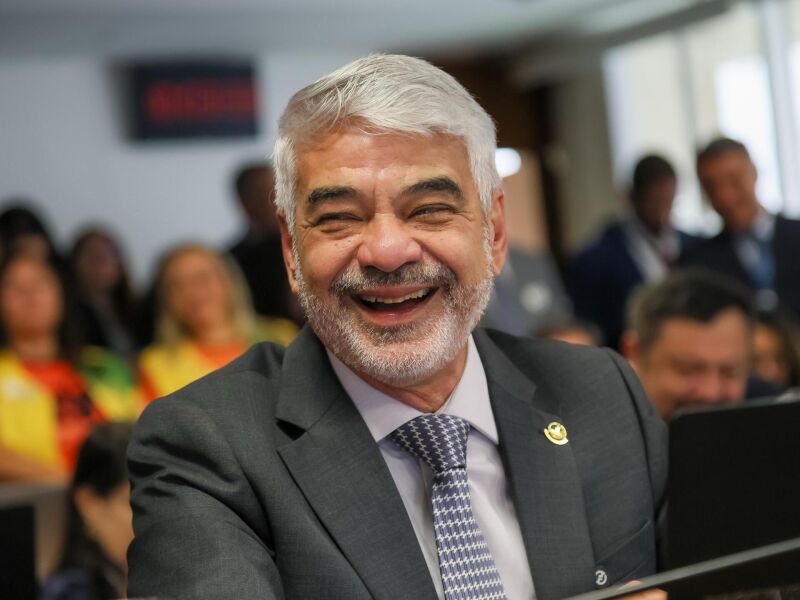 No lançamento da Folha Energia, Humberto Costa destaca o debate sobre transição energética