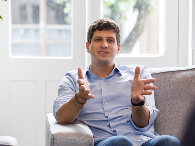 “Não vão nos intimidar”, diz João Campos sobre suposta estrutura de ataques políticos