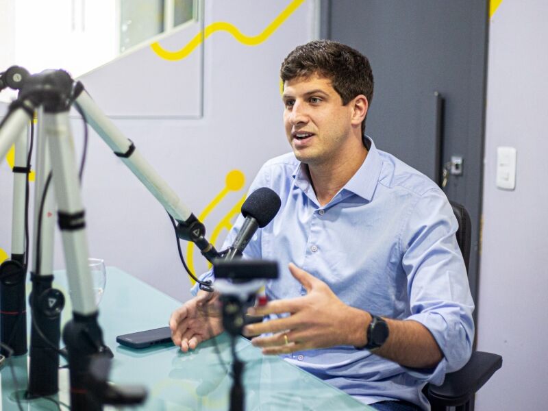 Confira a sabatina do candidato ao governo de Pernambuco João Campos na Rádio Folha FM 96,7