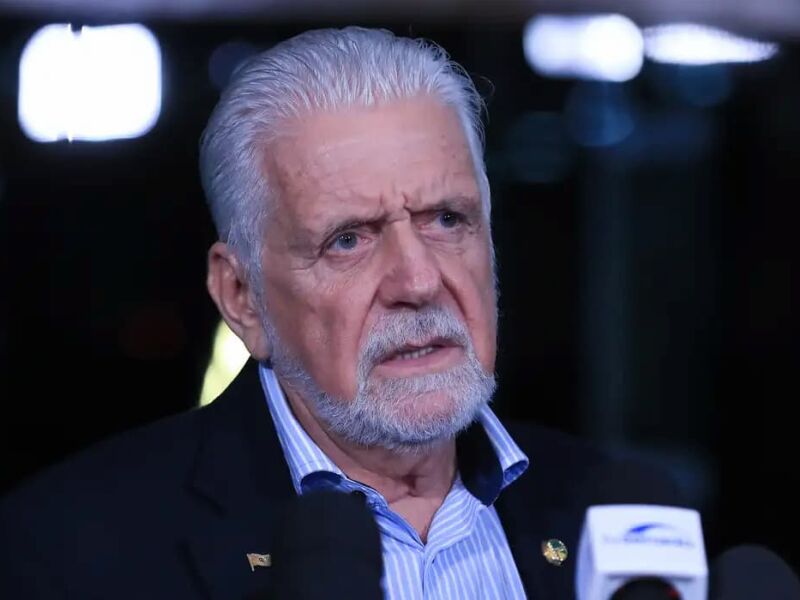 Jaques Wagner anuncia saída da liderança do governo no Senado