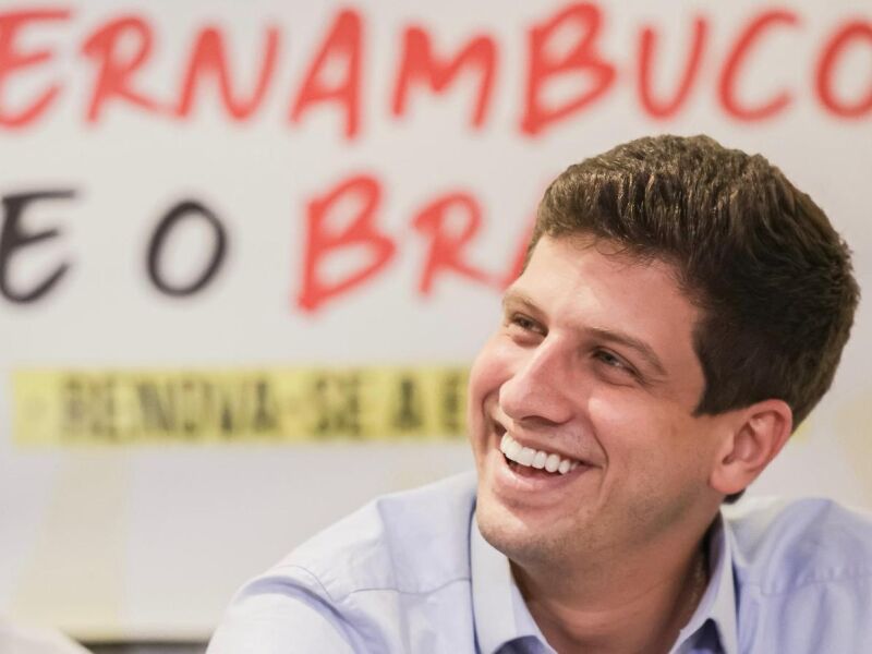 João Campos critica gestão estadual e promete reforçar combate à violência contra a mulher em PE