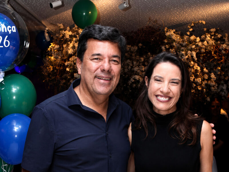 Deputado Mendonça Filho ganha festa surpresa de 60 anos e Raquel Lyra prestigia