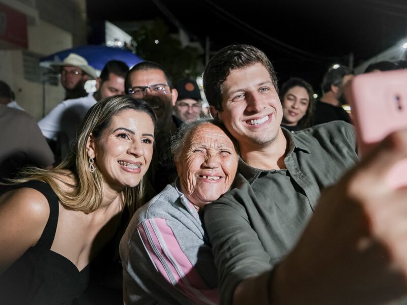 João Campos participa da Festa de São Pedro, em Itapetim, e de encontro em Brejinho