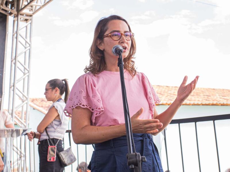 Débora Almeida comemora lançamento de ferramenta para ajudar no combate à violência nos estádios