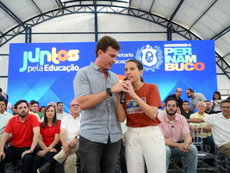 Miguel Coelho destaca investimentos de Raquel Lyra em agenda em Vitória de Santo Antão