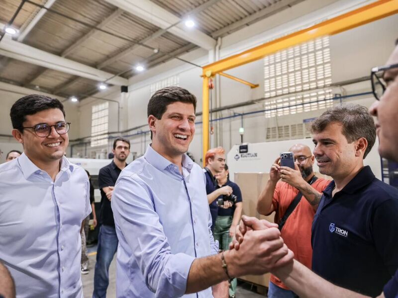 João Campos visita parque tecnológico no Recife e ressalta importância de investimentos na área
