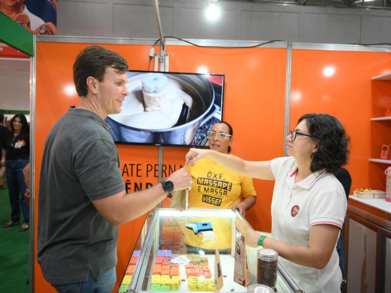 Miguel Coelho participa da abertura da Fenearte ao lado da governadora Raquel Lyra