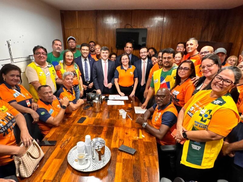 Eduardo e Lula da Fonte comemoram aprovação da PEC da aposentadoria especial dos agentes de saúde