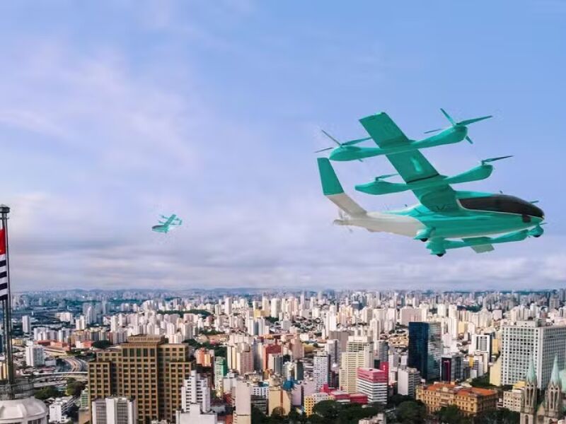 Eve Air, da Embraer, assina carta de intenções com Moov para fornecer até 30 "carros voadores"