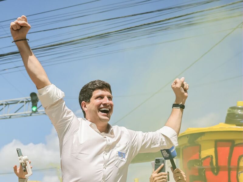 "Caruaru é do povo. Não tem dono", diz João Campos em evento de pré