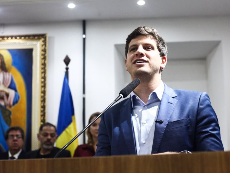 João Campos propõe ampliar Pé-de-Meia em Pernambuco com novos benefícios para estudantes