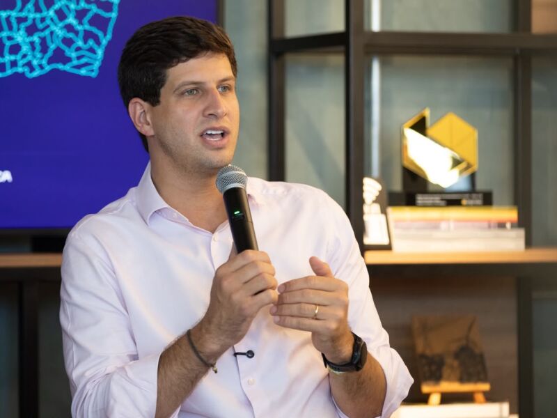 João Campos nega pressão para barrar candidatura de Ivan Moraes