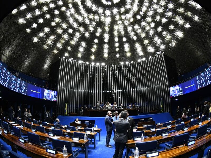 A menos de um mês da eleição, 27% dos pernambucanos ainda não sabem em quem votar para o Senado