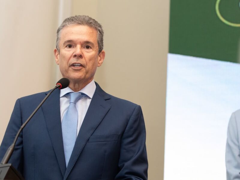 Ronaldo Caiado chega atrasado e chapa do ministro André de Paula é “Luquel”