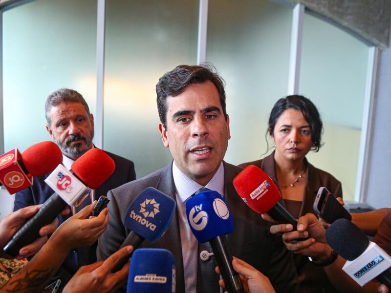 Equipe jurídica de João Campos acusa Raquel Lyra de abusos de poder político e econômico