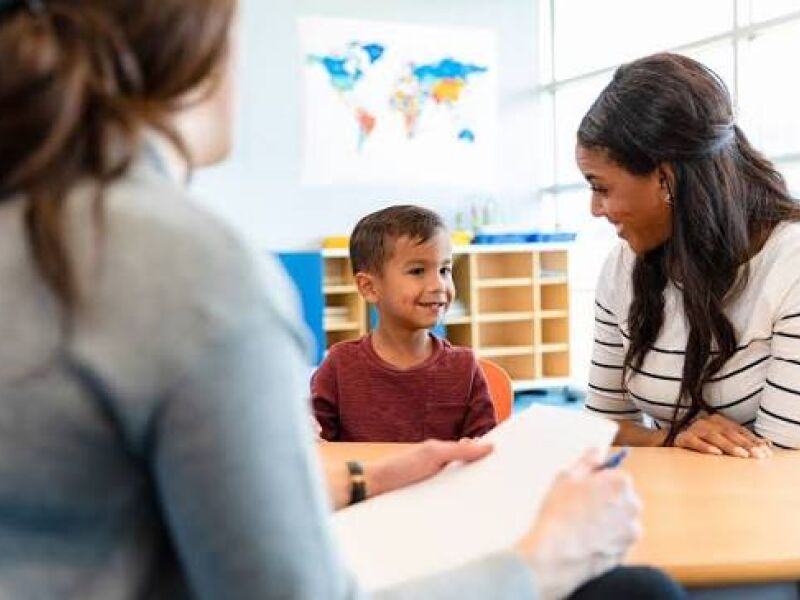 Parceria entre família e escola pode melhorar aprendizagem e comportamento dos estudantes