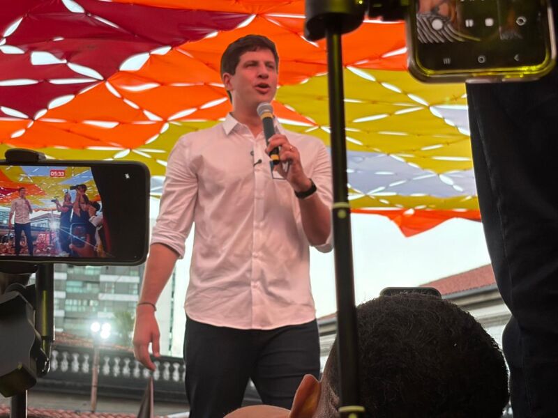 João promete arrancar as grades do Palácio: "Ninguém merece ser eleito para ter distância do povo"