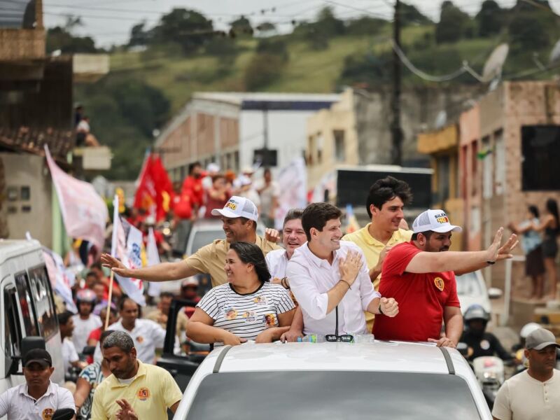 João Campos realiza carreata no distrito de Batateiras, em Belém de Maria, na Mata Sul do estado