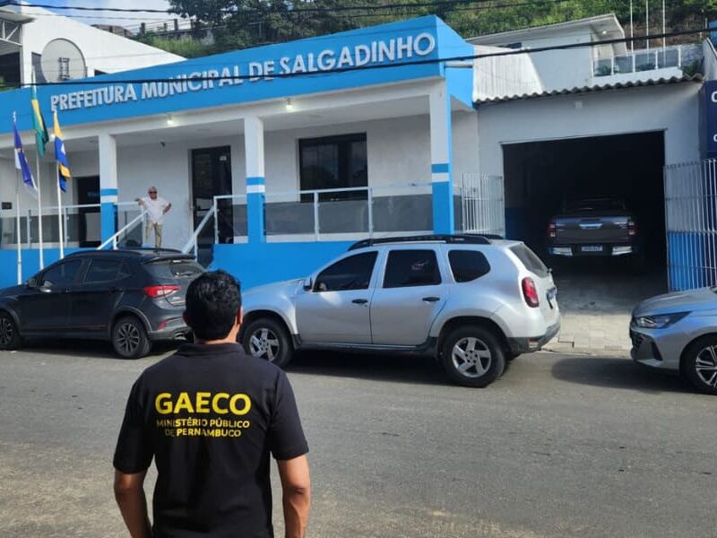 Prefeito de Salgadinho é preso por obstrução em investigação contra grupo suspeito de rachadinha