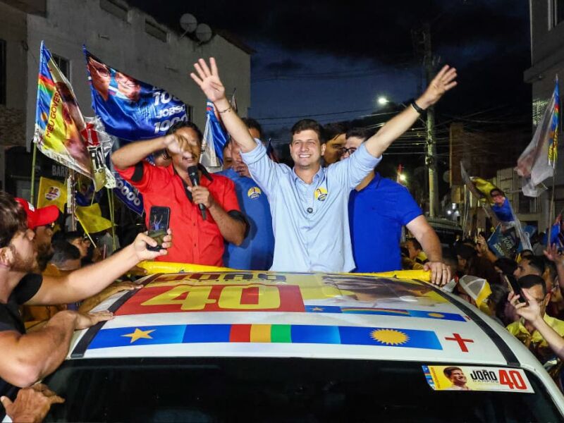 Em Toritama e Belo Jardim João Campos participa da inauguração de comitês e apresenta propostas