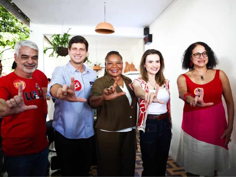 João Campos assina manifesto e apresenta Jogos Escolares da Cultura à ministra Margareth Menezes