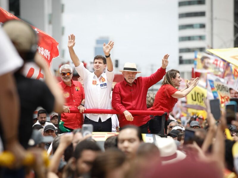 Presidente Lula e João Campos, uma relação de mão dupla
