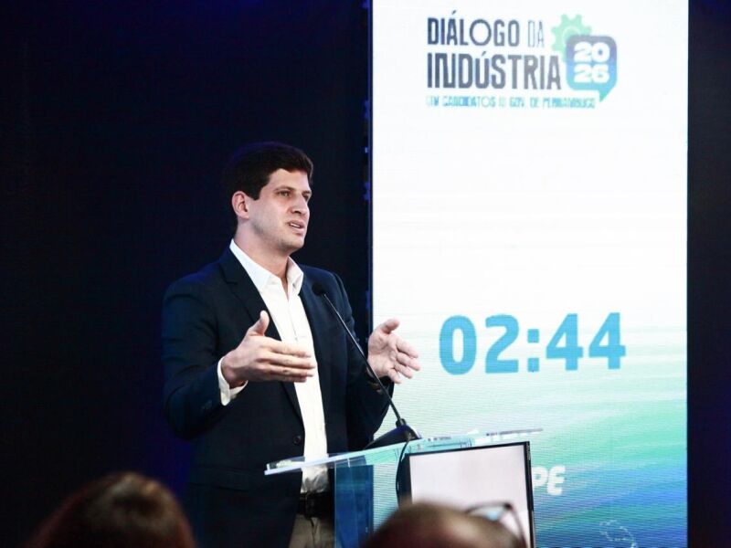 João Campos defende retomada de investimentos e fim da escala 6x1 em Pernambuco