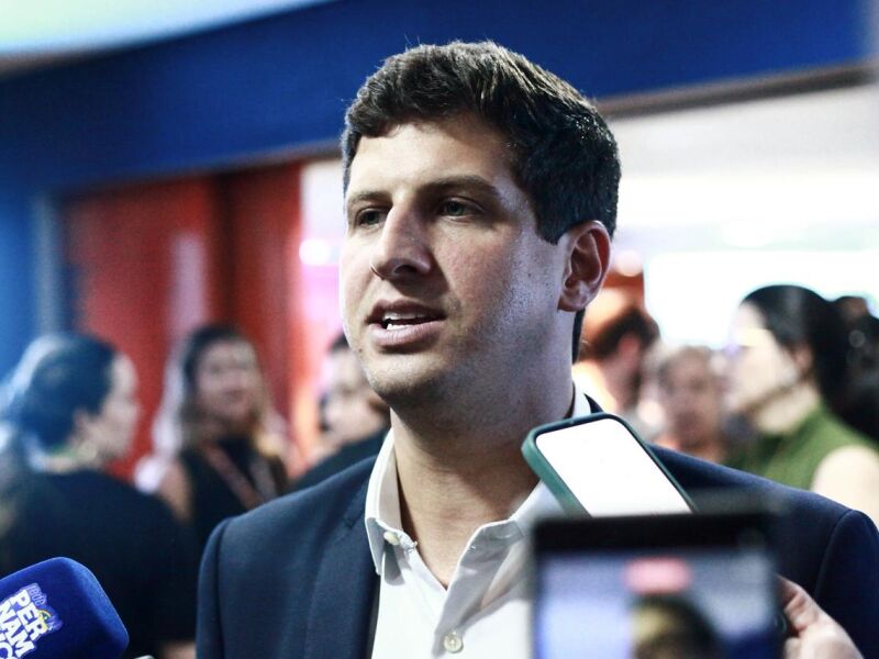 Em sabatina, João Campos critica gestão e defende investimentos no Estado