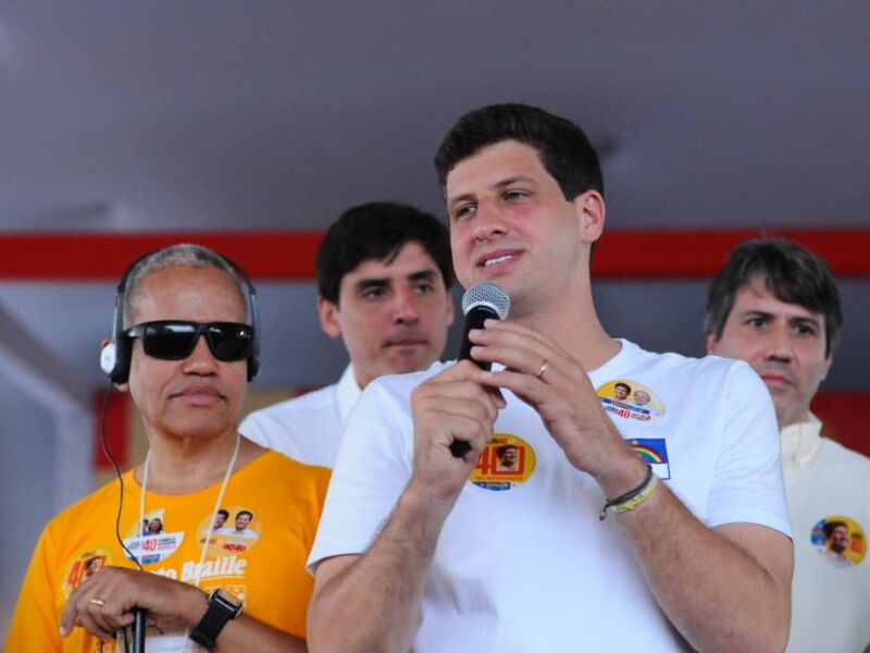 João Campos diz estar “animado e confiante” para debates de sexta