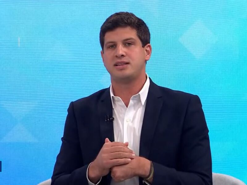 João Campos diz que aditivos em obras estão previstos na lei