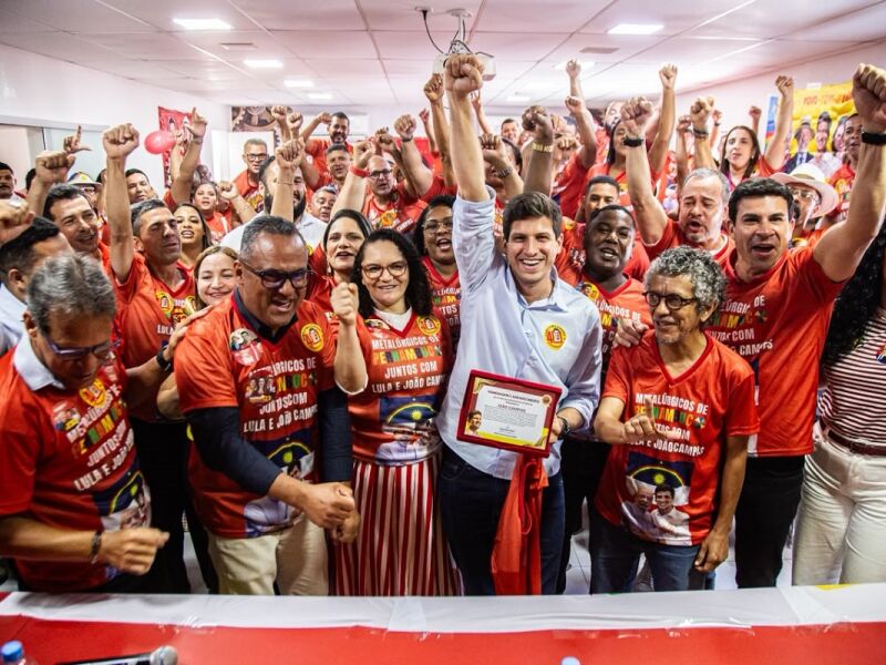 João Campos promete duplicar escolas técnicas, atrair indústrias e alfineta Raquel Lyra