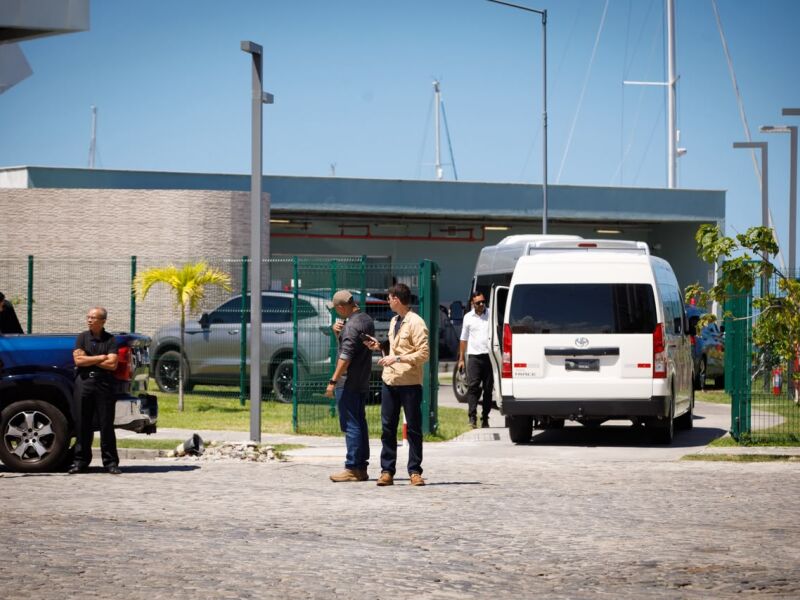 Equipe de segurança vistoria trajeto e campanha prepara trio elétrico para ato de Lula no Recife