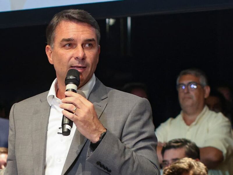 Mendonça Filho afirma que Flávio Bolsonaro deverá visitar Pernambuco na semana que antecede eleição