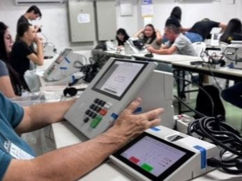 TRE-PE inicia preparação de 22,6 mil urnas para o 2º turno das eleições